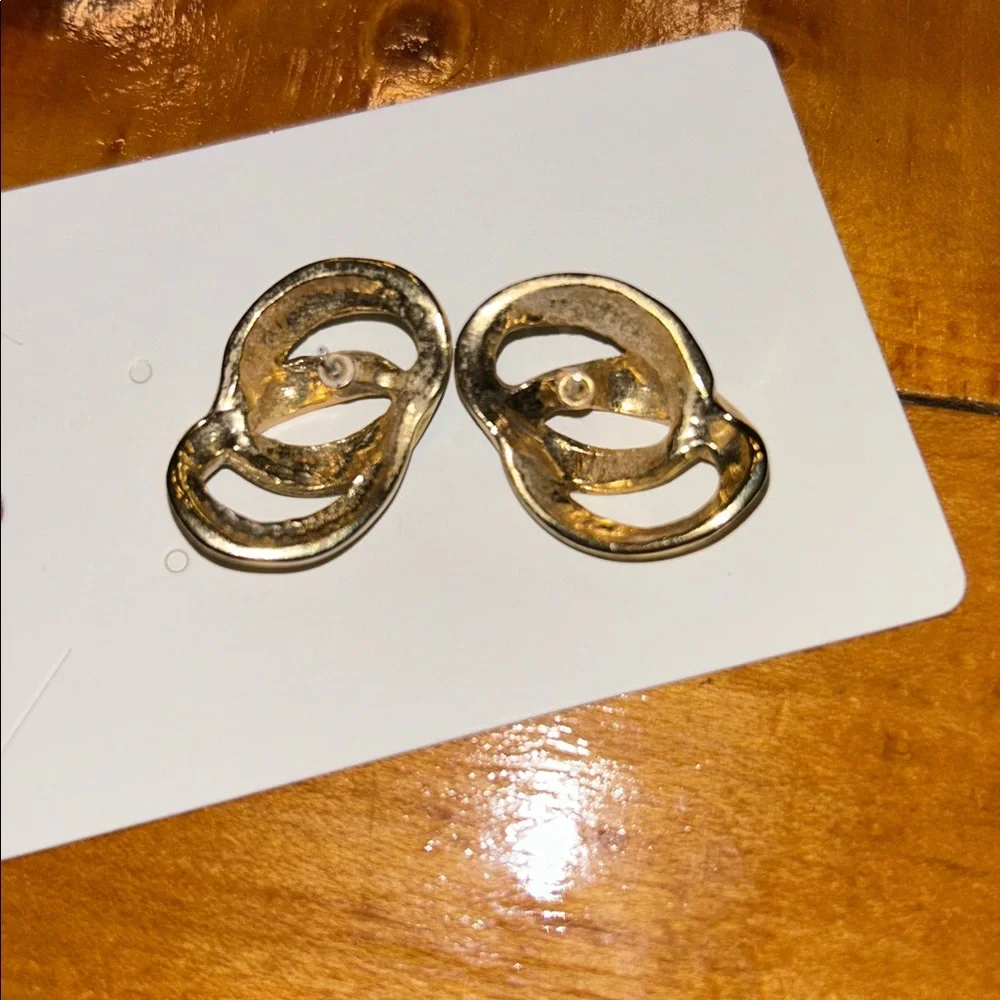 Vintage‎ Green and Gold Tone Stud Earrings Swirl/Link Shape 80s